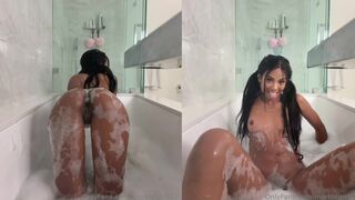 Sophie Vanmeter Shaving, bath and pussy tease